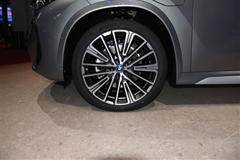بی ام و iX1 xDrive 30L - 7