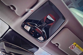 تصویر نمای بسته از جزئیات طراحی ادوات و امکانات داخل کابین بی ام و 225 L MSport