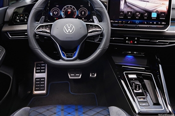 تصویر نمای داخل کابین فولکس واگن گلف R