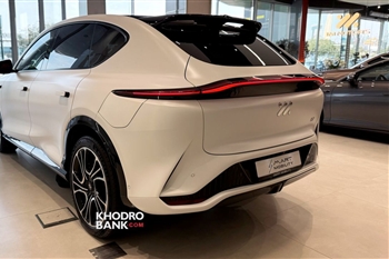 نمای سه رخ عقب ماشین IM 7