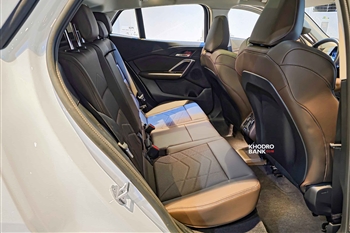 عکس از فضای ردیف عقب در کابین BMW X2