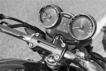 کاوازاکی Z900 RS - 4