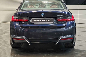 تصویر نمای تمام رخ عقبBMW i3 eDrive 40L