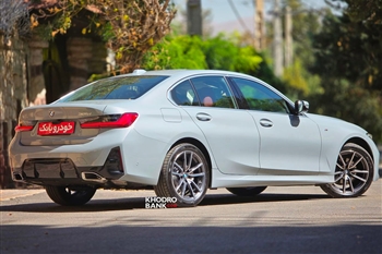 نمای سه رخ عقب بی ام و 325i