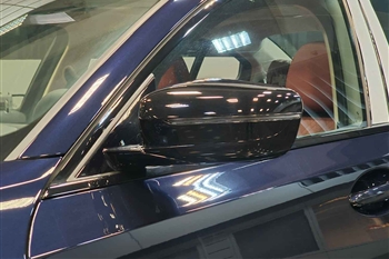 تصویر آینه جانبی خودرو BMW i3 eDrive 40L