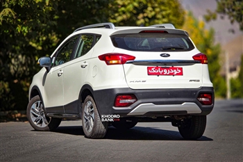 عکس از زاویه سه رخ عقب چپ ماشین KMC RS3