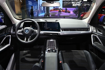 بی ام و iX1 xDrive 30L - 12
