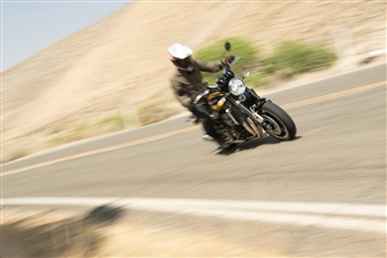 کاوازاکی Z900 RS - 7