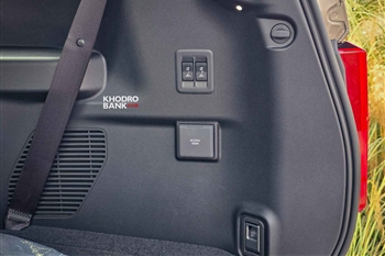 تصویر جزئیات طراحی کابین و امکانات رفاهی و ایمنی تویوتا پرادو J250