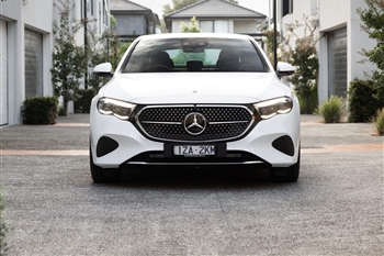 عکس بنز E200 جدید از جلو