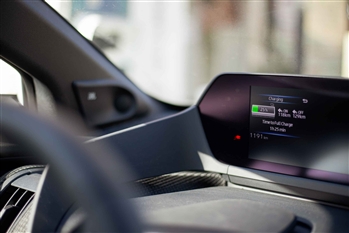 تصویر از جزئیات طراحی و امکانات در کابین خودرو تویوتا BZ4X