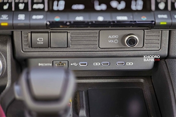 تصویر جزئیات طراحی کابین و امکانات رفاهی و ایمنی تویوتا پرادو J250