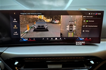 نمایشگر مرکزی ب ام و 325i