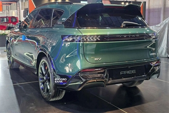 نمای سه رخ عقب ماشین وویا فری 2025