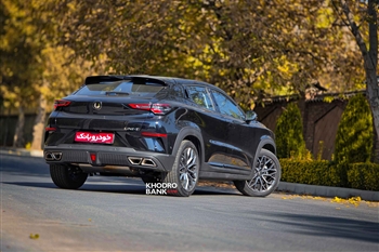 عکس نمای ظاهری خودرو چانگان UNI-T از زاویه سه رخ عقب راست