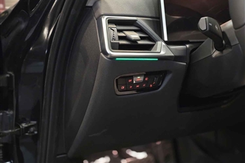 تصویر دقیق از جزئیات طراحی  و امکانات داخل کابین خودرو BMW i3 eDrive 40L