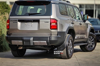 تصویر نمای ظاهری خودرو تویوتا پرادو J250 از زاویه سه رخ عقب راست