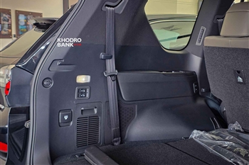 تصویر فضای صندوق بار و امکانات رفاهی این بخش در خودرو لکسوس LX600