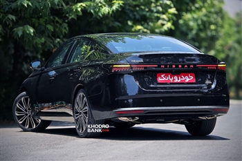 نمای سه رخ عقب ماشین نیسان تینا 2026