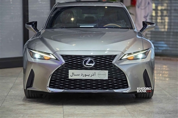 تصویر طراحی ظاهری لکسوس IS300 2025