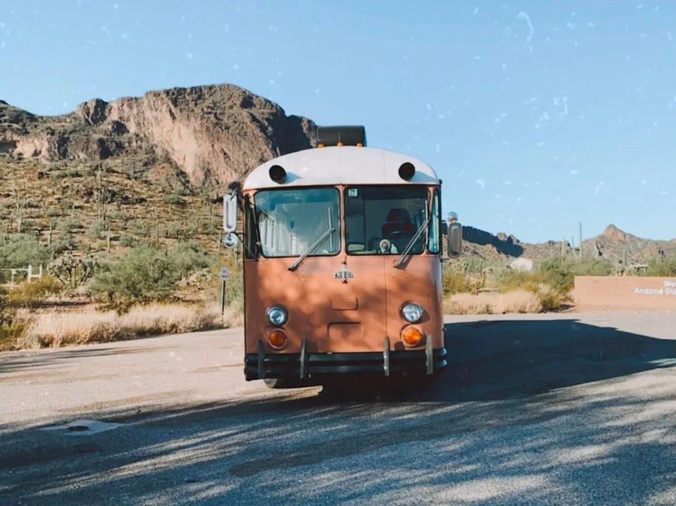 زندگی زوج آمریکایی در خانه اتوبوسی