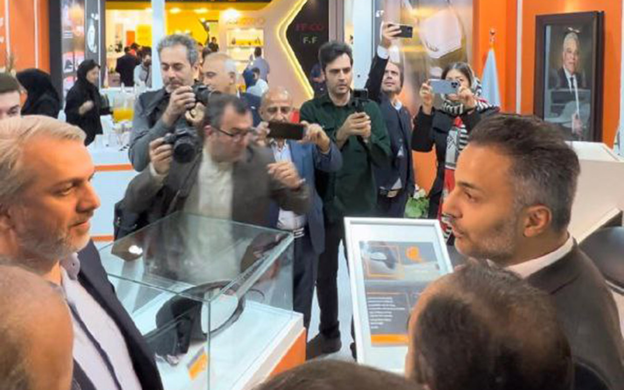 رونمایی از آینه هوشمند ریرا، مدرن ترین آینه تولید شده در صنعت خودرو ایران