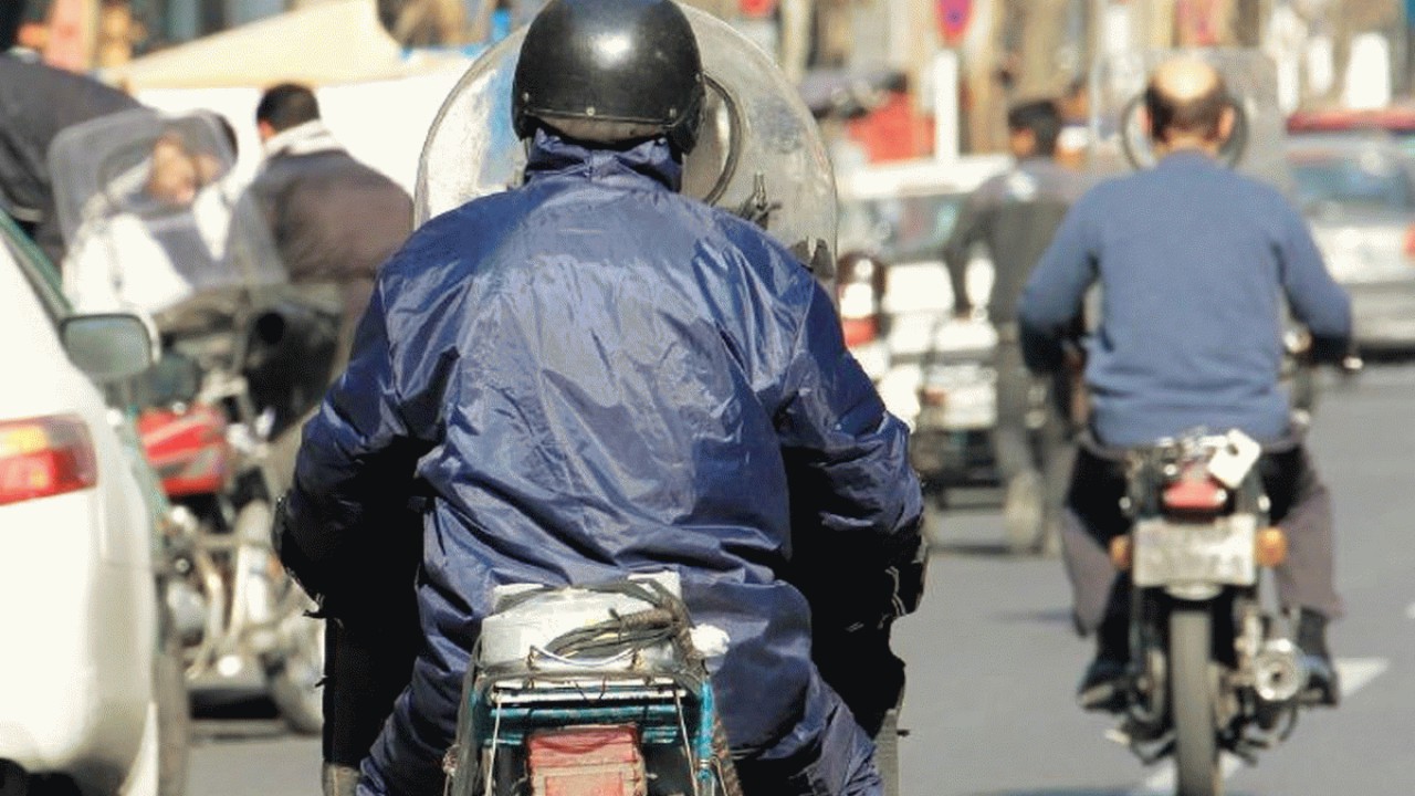 برخورد قاطع و قانونی پلیس با موتورسواران بدون کلاه ایمنی