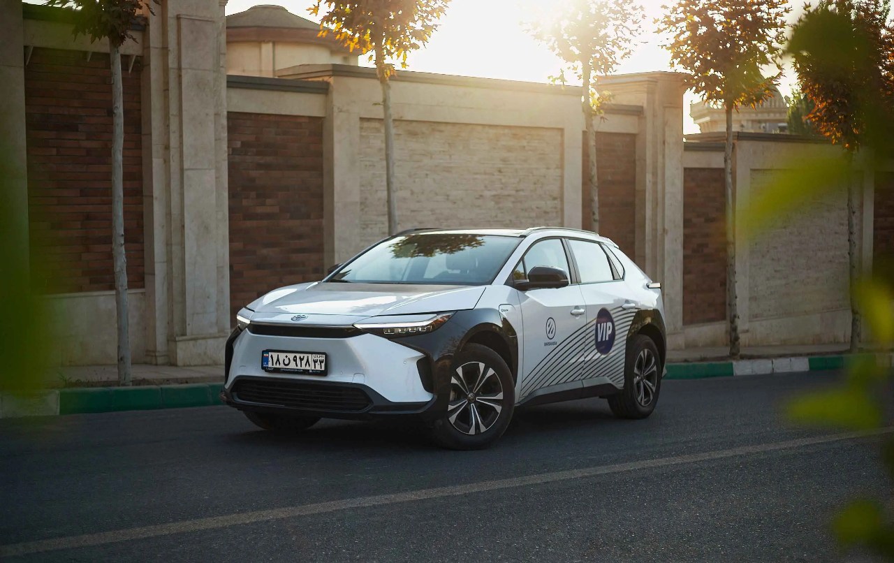 تخفیف ویژه ۱۰۰ میلیون تومانی خودروهای برقی تویوتا برای جاماندگان صف خرید راو۴