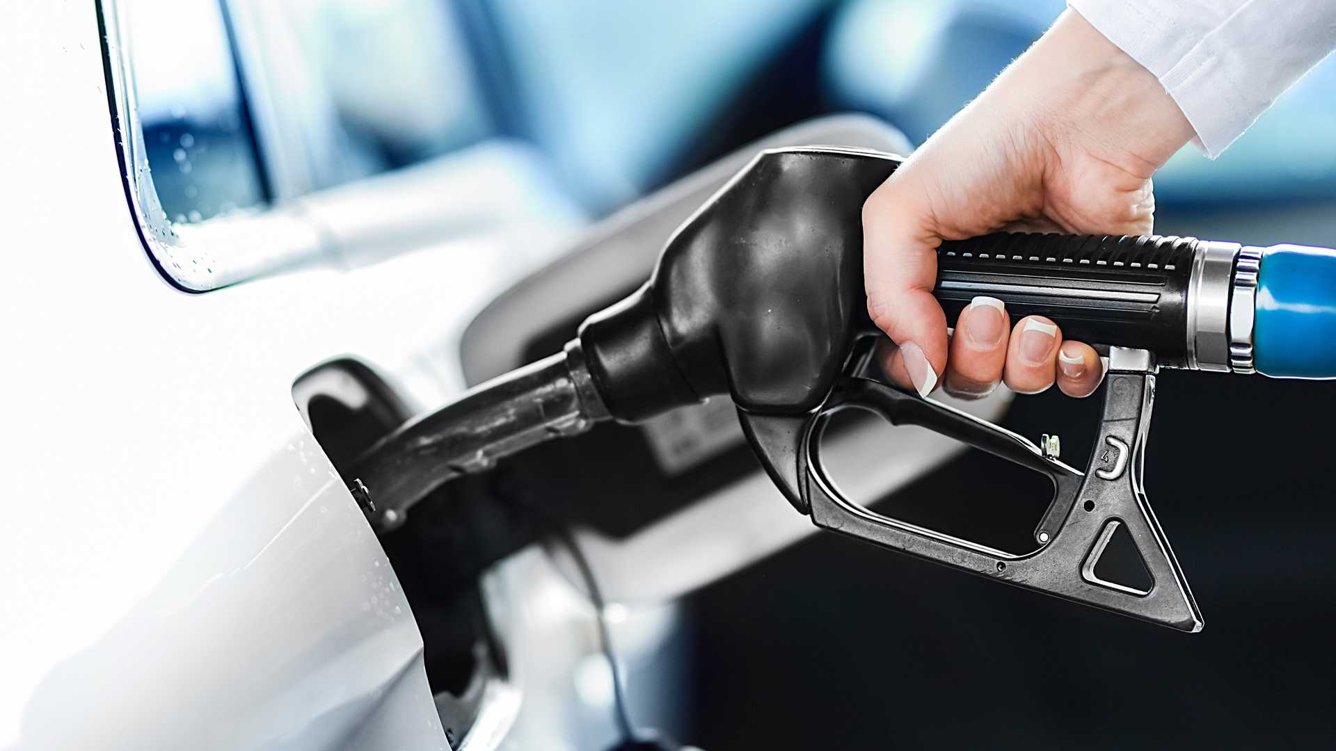 قیمت هر گالن بنزین در کنتاکی آمریکا به کمتر از ۱ دلار سقوط کرد