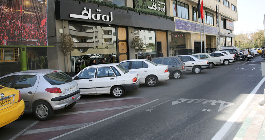 معابر منطقه ۲ تهران برای پارک کردن پولی شدند