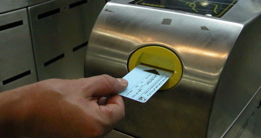 ماجرای کسر ۴۰۰ تومان از کارت بلیت مسافران مترو هنگام ورود به ایستگاه چیست؟