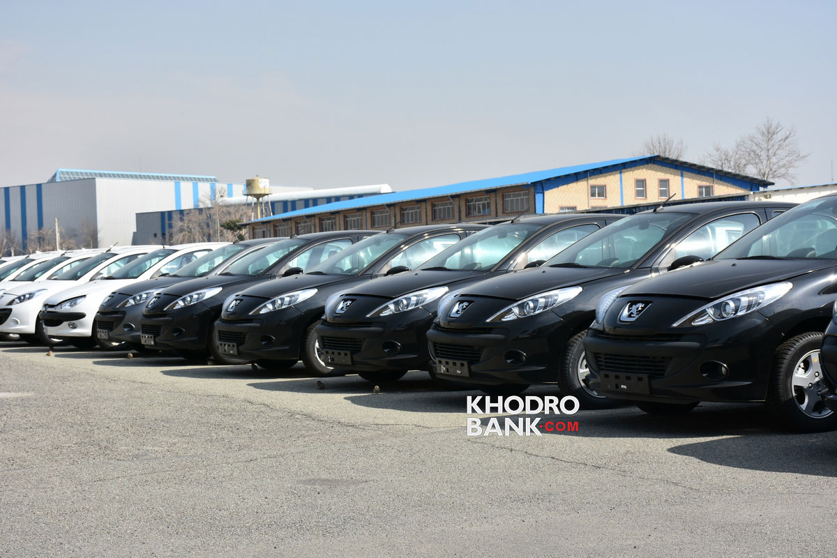 گزارش جامع تولید ایران خودرو مهر ۱۴۰۴: رشد تیراژ در سایه جهش ۵۵ درصدی درآمد + جدول