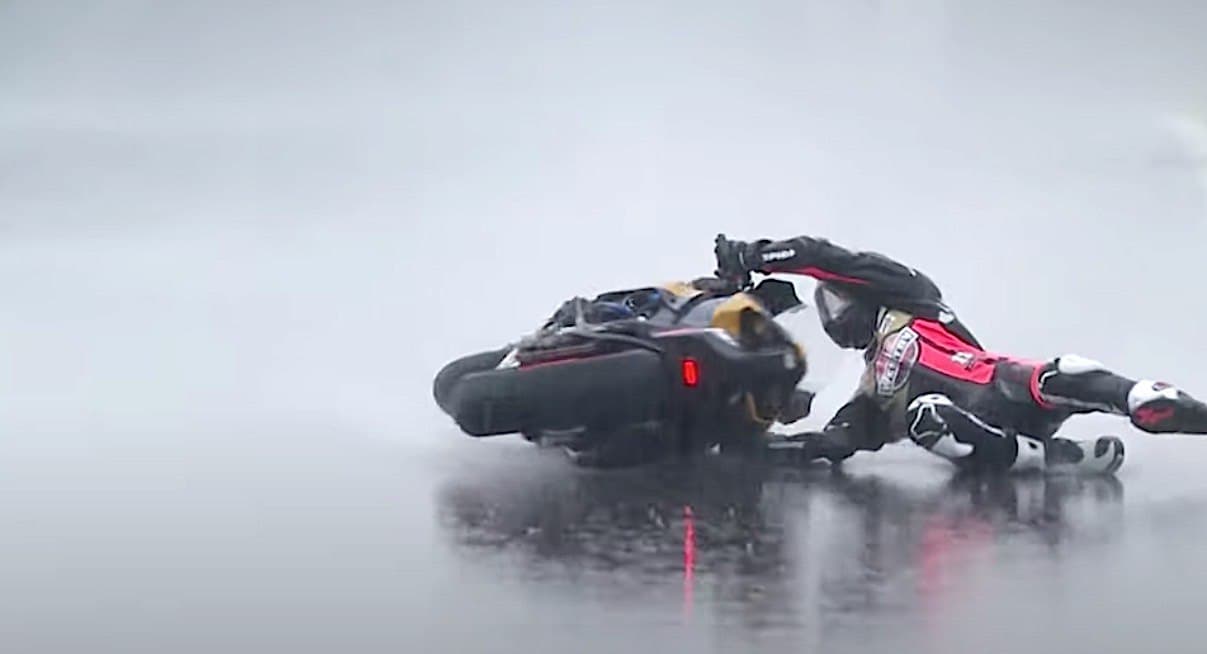6 دقیقه فیلم از تصادف های مسابقات موتورسواری آمریکا در سال 2021 را ببینید