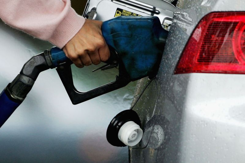 چرا جامعه مخالف اصلاح قیمت بنزین است؟