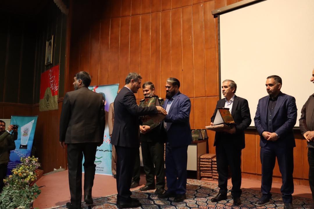 نشان اقتصادی مقاومتی به بهمن دیزل رسید