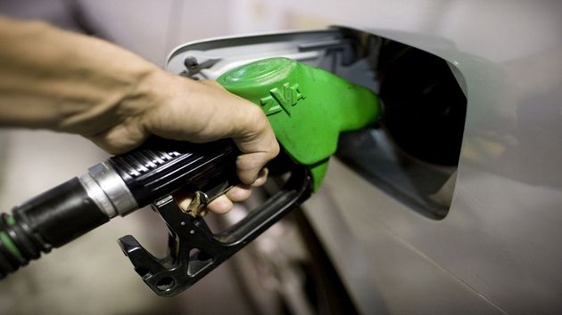 اظهارات عجیب رئیس اتحادیه جایگاه داران سوخت؛ بنزین سوپر برای خودروها مضر است