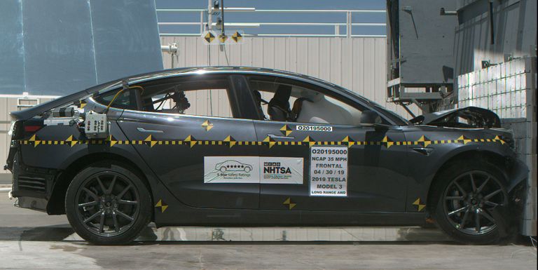 اداره امنیت ترافیک آمریکا بر روی ایمنی خودروهای تسلا تحقیق می‌کند