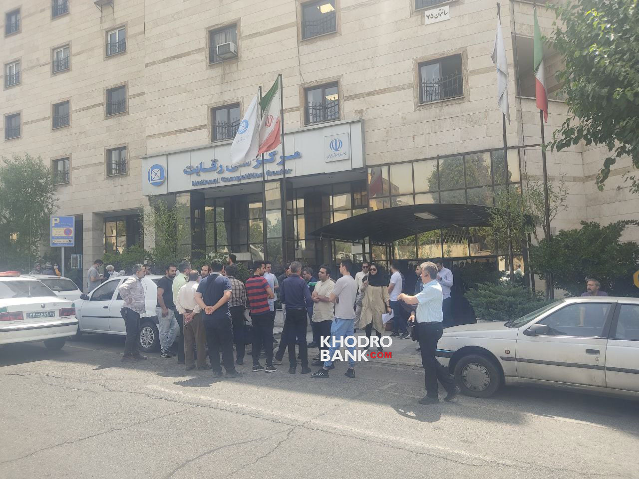 تجمع اعتراضی در مقابل شورای رقابت برگزار شد، تکلیف نامشخص خریداران خودروهای مونتاژی