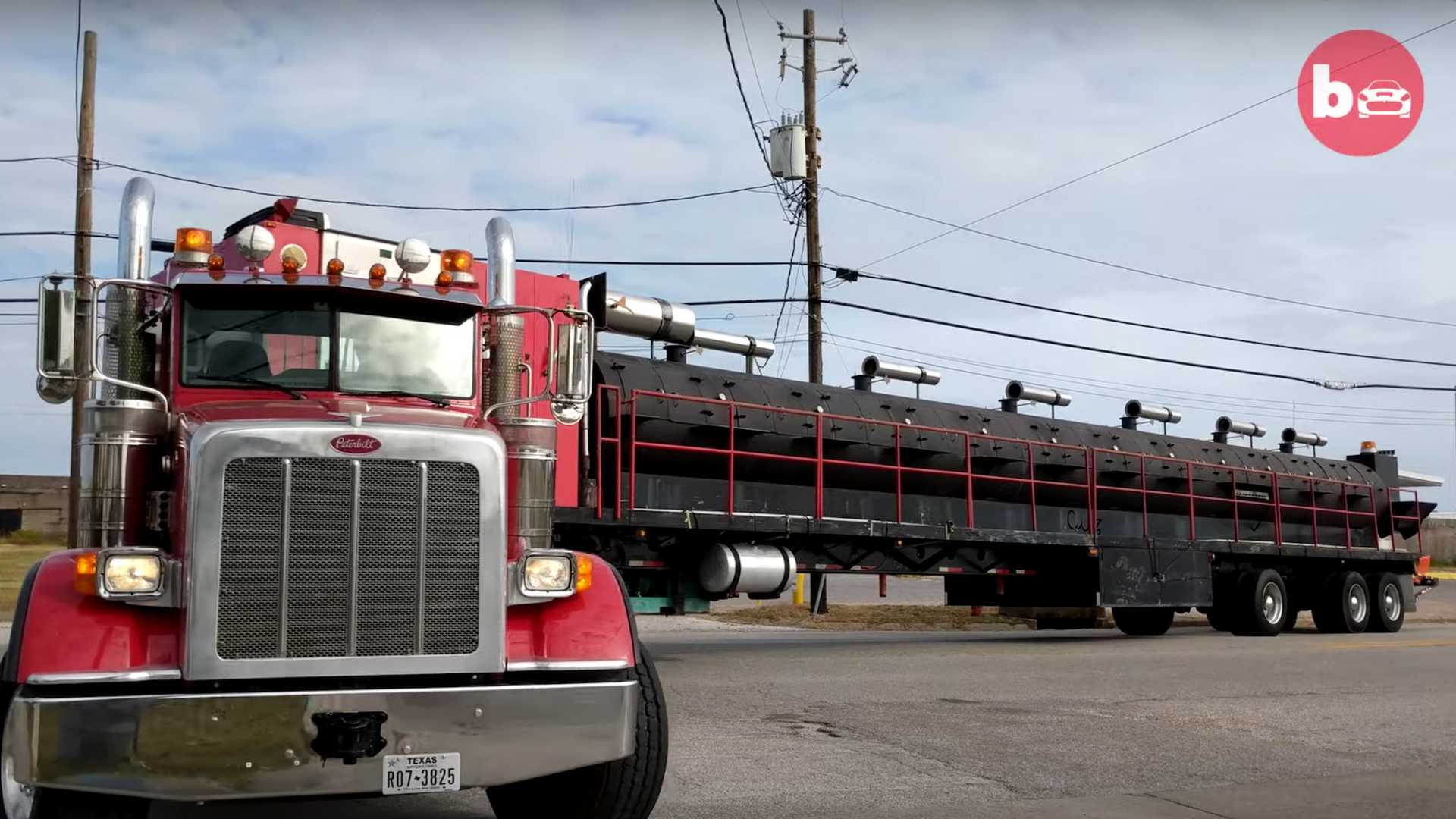یک راننده تریلی بزرگترین باربیکیو سیار دنیا را ساخت +‌ فیلم