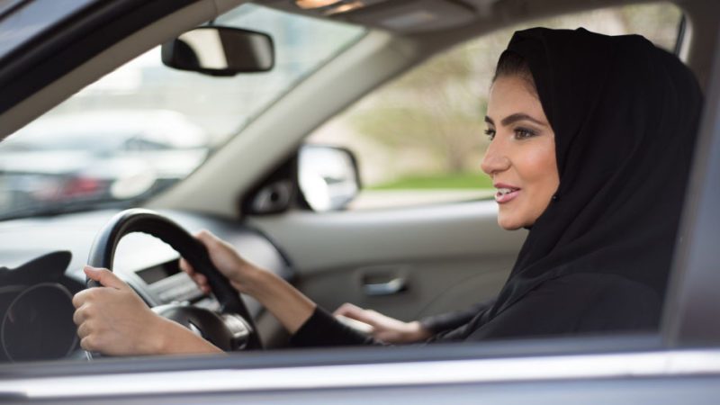 زنان سعودی حق رانندگی را در شروط ضمن عقد قرار می‌دهند