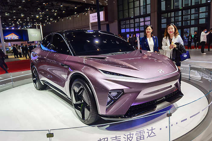 سایک R ES33، برداشتی چینی از خودروهای تسلا در نمایشگاه شانگهای 2021