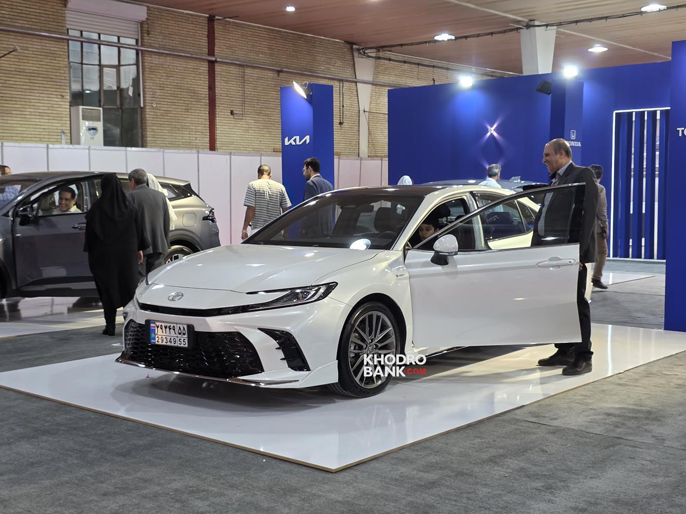 عرضه محصولات تویوتا در منطقه آزاد ارس؛ فروش فرانت‌لندر هیبرید، کمری هیبرید و راو۴ + جدول آبان 1404