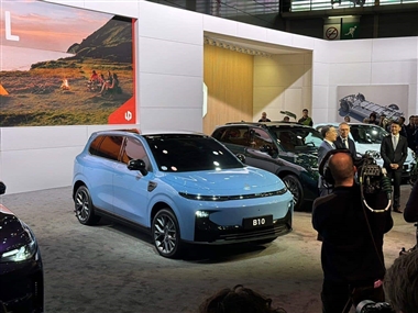 لیپ موتور از شاسی بلند برقی B10 در نمایشگاه خودرو پاریس رونمایی کرد منبع سایت خودرو بانک