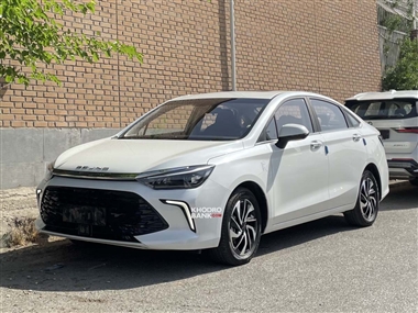 سابرینا U5 پلاس دیار خودرو در مسیر بازار؛ تحویل نخستین سری و چشم‌انداز رقابت منبع سایت خودرو بانک