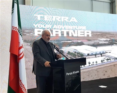 بازدید وزیر صمت از کارخانه مانیان خودرو، همزمان با رونمایی شاسی بلند ترا در شیراز منبع سایت خودرو بانک