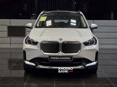 ب‌ام‌و IX1؛ از رونمایی رسمی تا آغاز تحول در حمل‌ونقل برقی ایران منبع سایت خودرو بانک