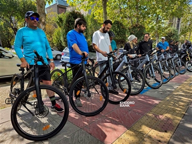 تجربه سواری با دوچرخه‌ برقی ب ام و: اولین گردهمایی دوچرخه سواران BMW در نمایندگی پرشیا خودرو + عکس منبع سایت خودرو بانک