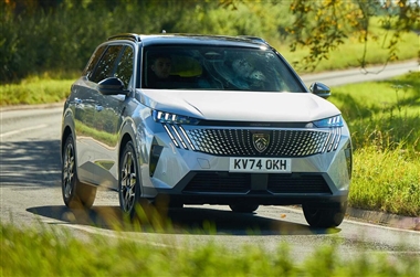 پژو 5008 و e-5008 در نسخه پنج‌نفره با صندوق بزرگتر عرضه شدند منبع سایت خودرو بانک