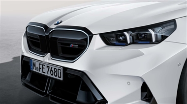 سلطنت دوباره رنگ سفید بر بازار خودرو: چرا خریداران از رنگ‌های جذاب فراری‌اند؟ منبع سایت خودرو بانک