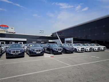 محموله ب‌ام‌و iX1 پرشیا خودرو برای شماره‌گذاری و تحویل به مشتریان آماده شد + عکس منبع سایت خودرو بانک